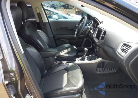 2018 Jeep Compass Latitude 4X4 из США, поврежденный, VIN 3C4NJDBB5JT355582